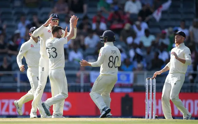 South Africa struggling on 88 for 6 after Mark Wood Strikes