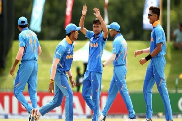 India claim a comfortable victory over Pakistan to reach into finals