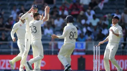 South Africa struggling on 88 for 6 after Mark Wood Strikes 1