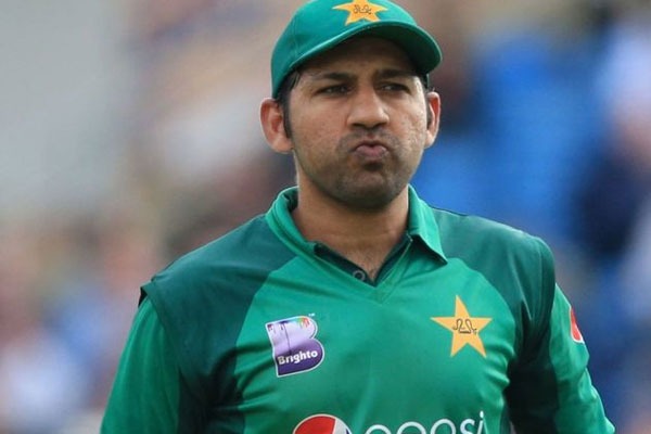 Sarfaraz Ahmed once again targetted by the critics