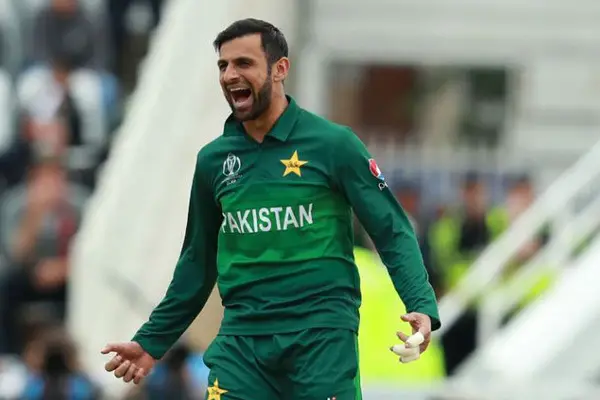 Shoaib Malik joins Pakistan squad against England