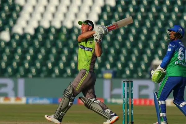 Fiery Lahore Qalandars qualify for play-offs