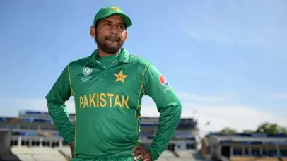 Sarfaraz Ahmed to auction his CT17 bat for COVID-19 funds