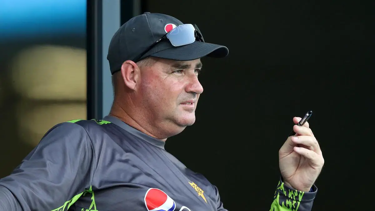 Mickey Arthur: Pakistan will beat England by almost 30 runs