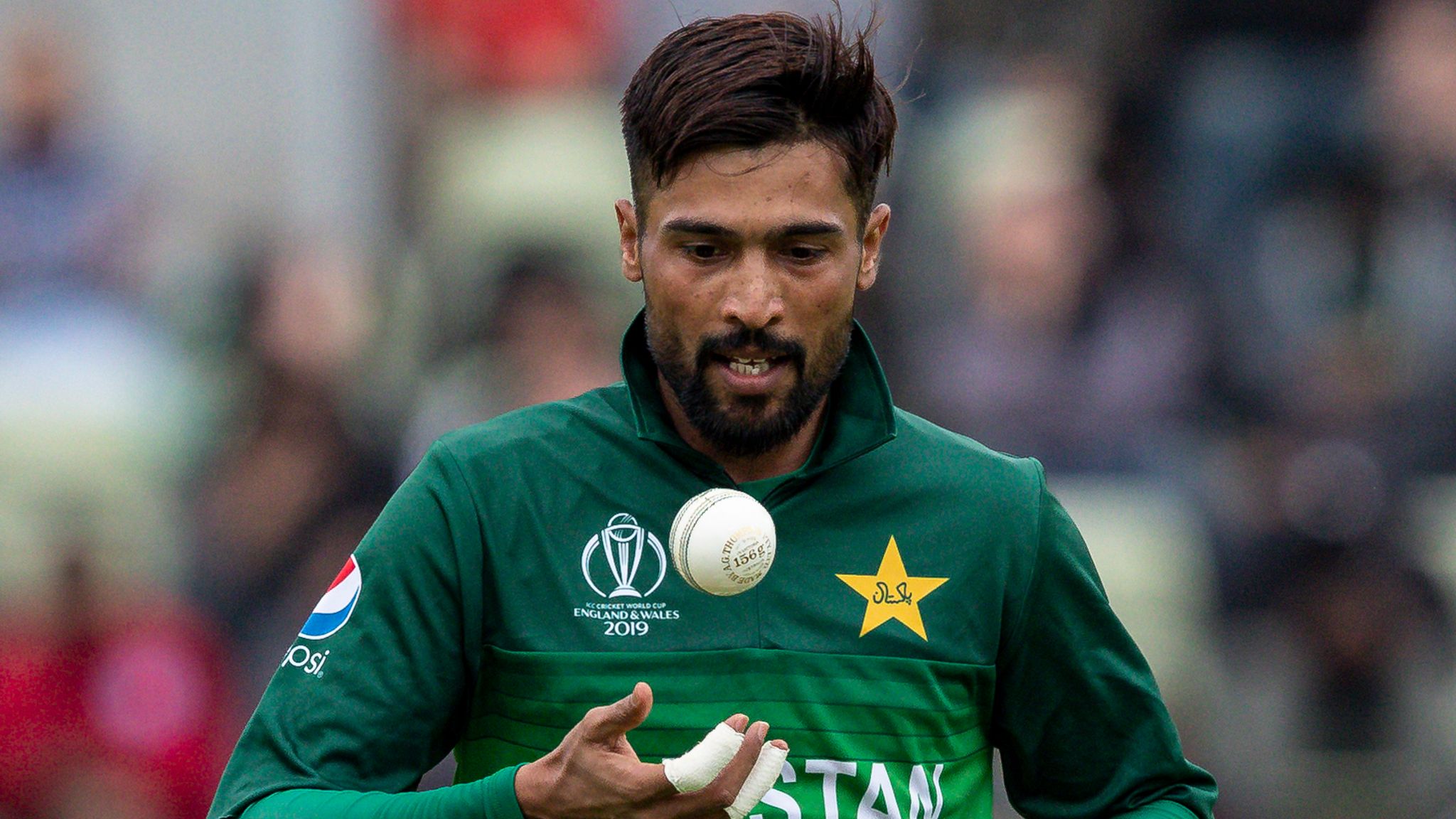 Mohammad Amir leaves his selection case on Allah